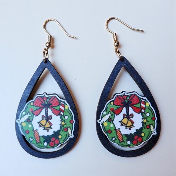 Christmas Wreath Teardrop Wooden Earrings Lightweight Women’s - Picture 3 of 6